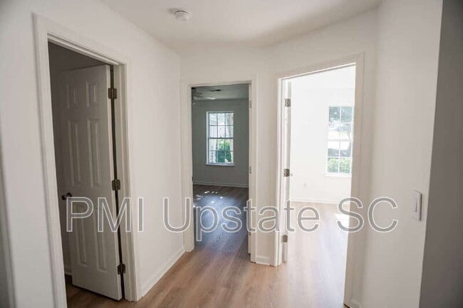 Building Photo - 432 Longspur Ct