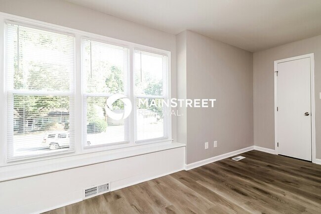 Building Photo - 3 Bedroom Pet-Friendly Home in GARNER, NC with Main Street Renewal