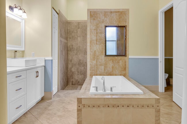 Building Photo - 12121 70th Pl N