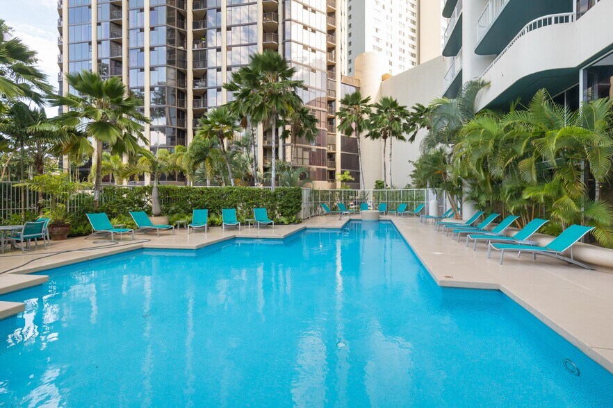 Building Photo - 1212 Nuuanu Ave