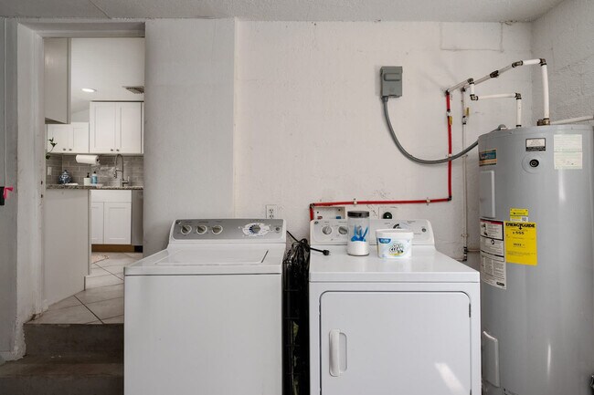 Building Photo - 1307 Formosa Ave
