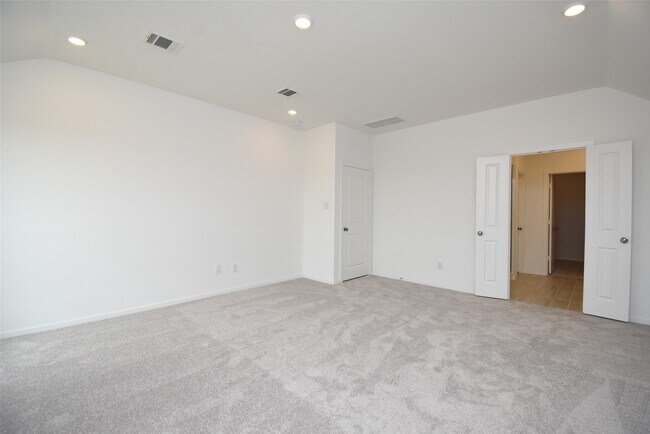 Building Photo - 6303 Golden Seaton Dr