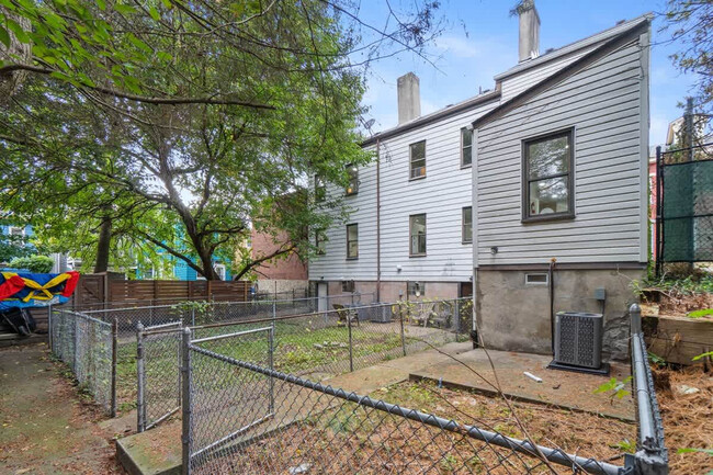 Building Photo - 521 Alpine Ave