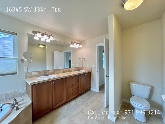Building Photo - 16845 SW 134th Terrace