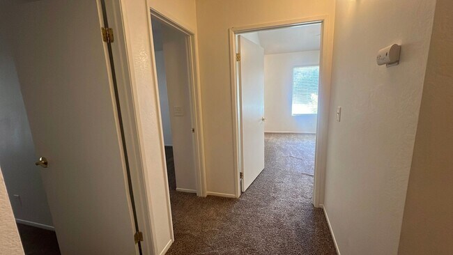 Building Photo - Single Story Rosamond home