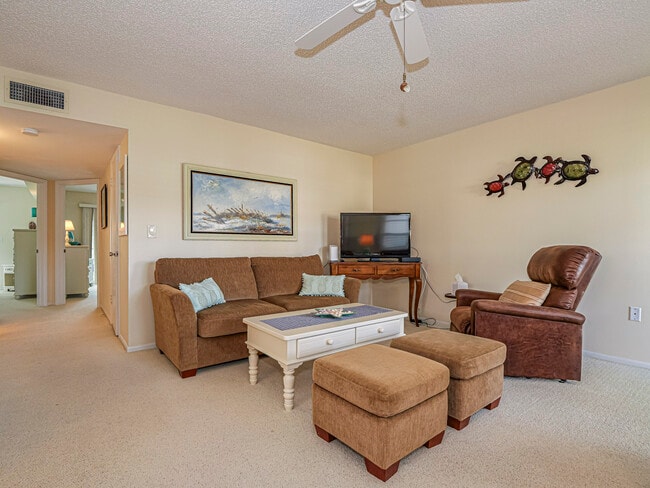 Building Photo - 5400 Jimmy Buffett Mem Hwy