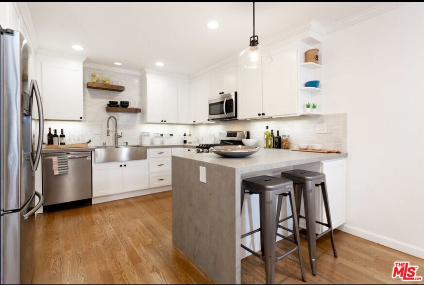 Building Photo - 1037 18th St