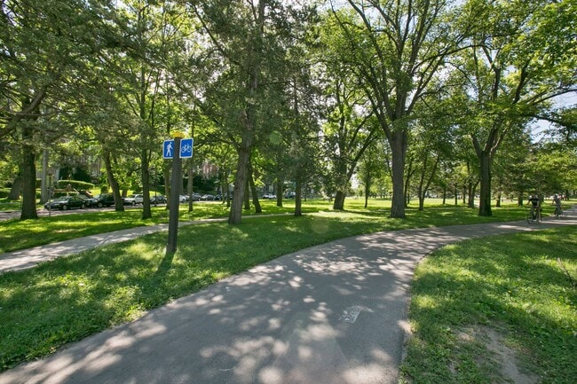 Building Photo - Calhoun Beach Apartments