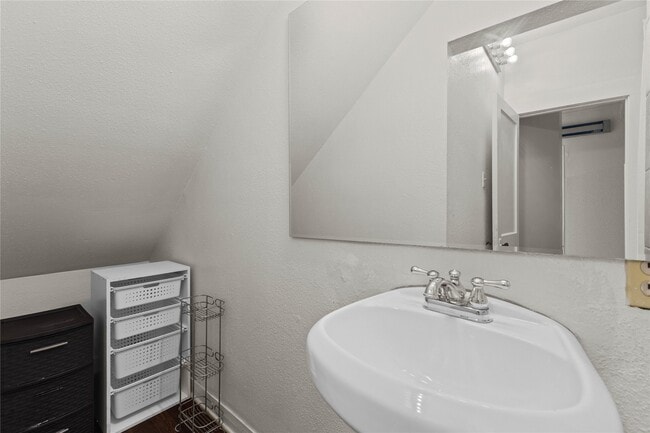 Building Photo - 2509 Whitney St