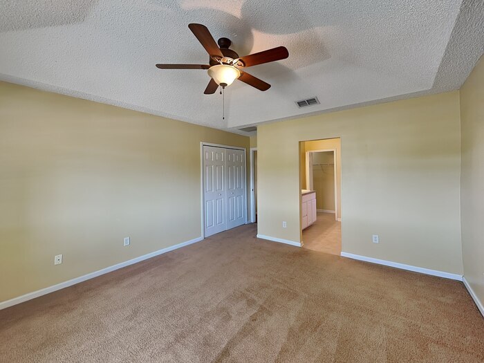 Building Photo - 801 MacKenzie Cir