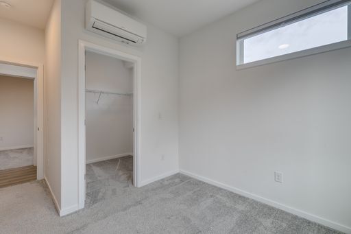 Building Photo - Queen Anne West Townhome with A/C Available Now!