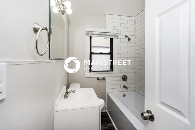 Building Photo - 2 Bedroom Pet-Friendly Home in Louisville,...