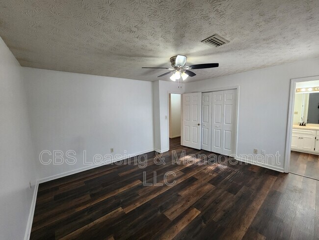 Building Photo - 710 Rodney St