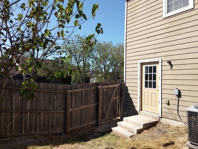 Building Photo - COMING SOON! 3 Bedroom/ 2.5 Bath Townhome