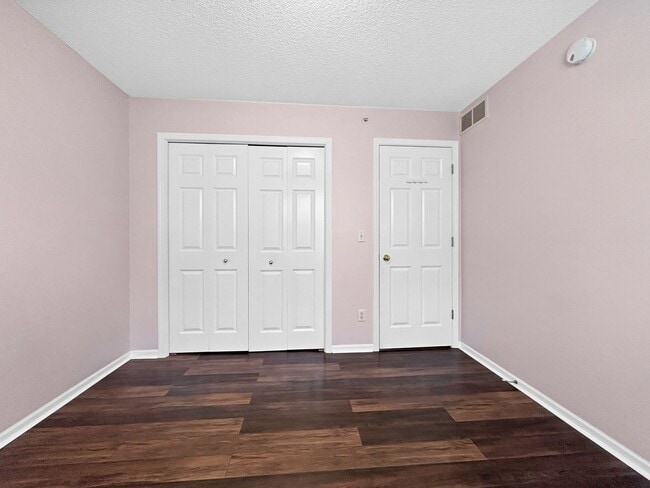 Building Photo - 8449 Forestview Ln N