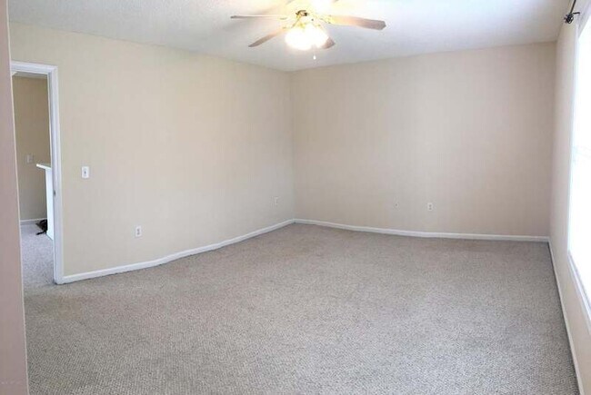Building Photo - 4156 Breezewood Dr