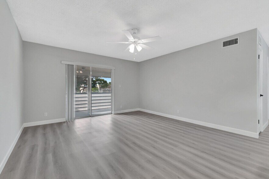 Front Room - 1271 NW 13th St