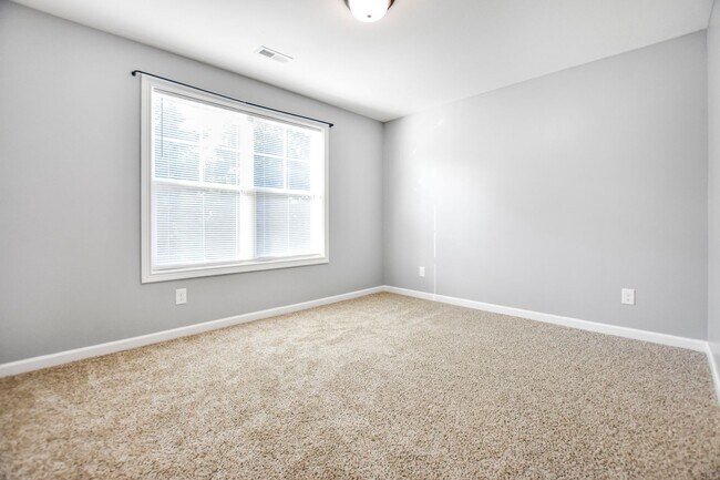 Building Photo - Pet Friendly Three Bedroom!
