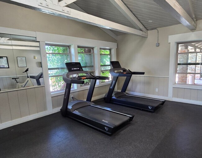 Building Photo - Santa Ana - 1 Bedroom 1 Bath Downstairs Co...