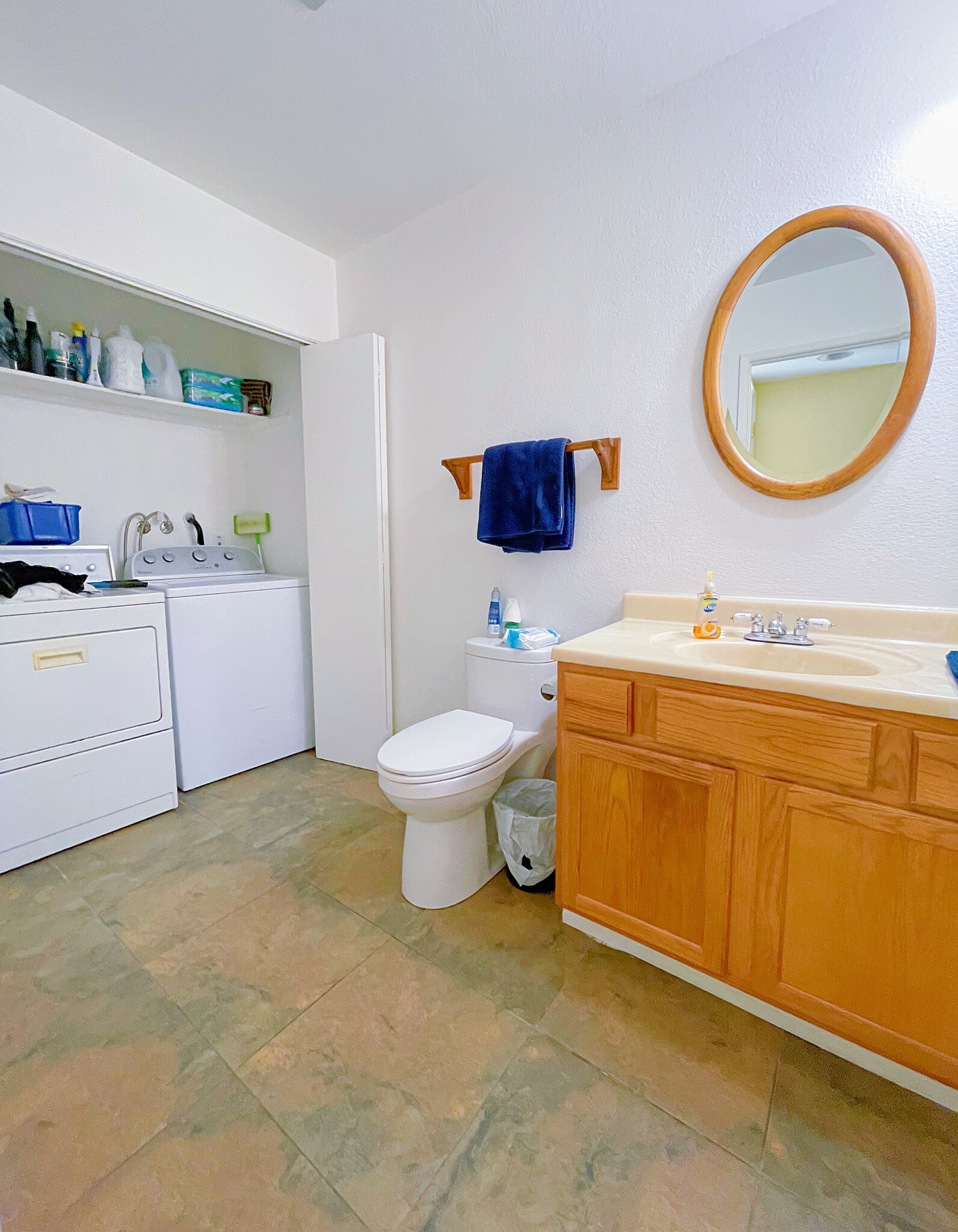 Common bathroom - 18526 Mayall St