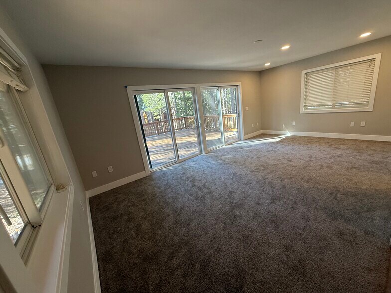 living room - 11750 Chapelle Pl
