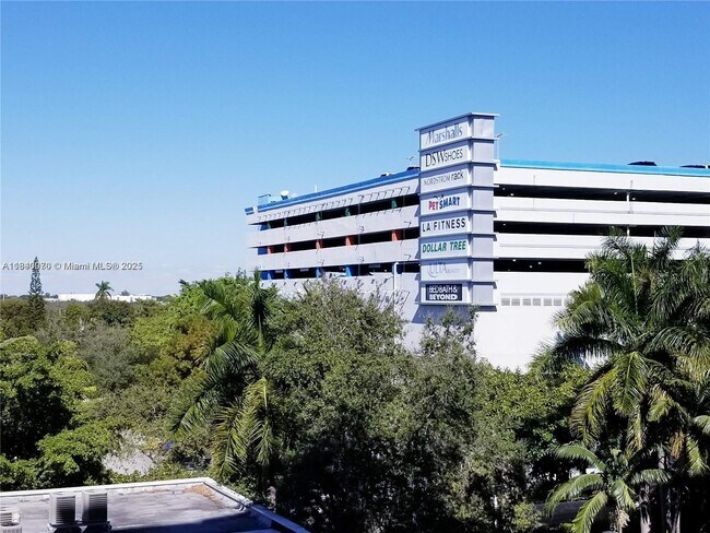 Building Photo - 3500 Coral Wy