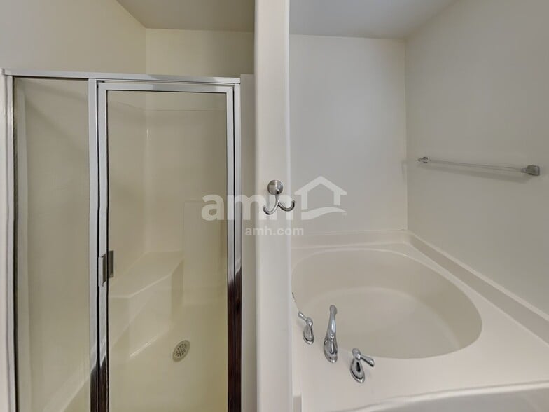 Building Photo - 1684 Woods Ln