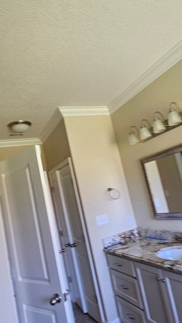 Building Photo - Knights Landing four bedroom home