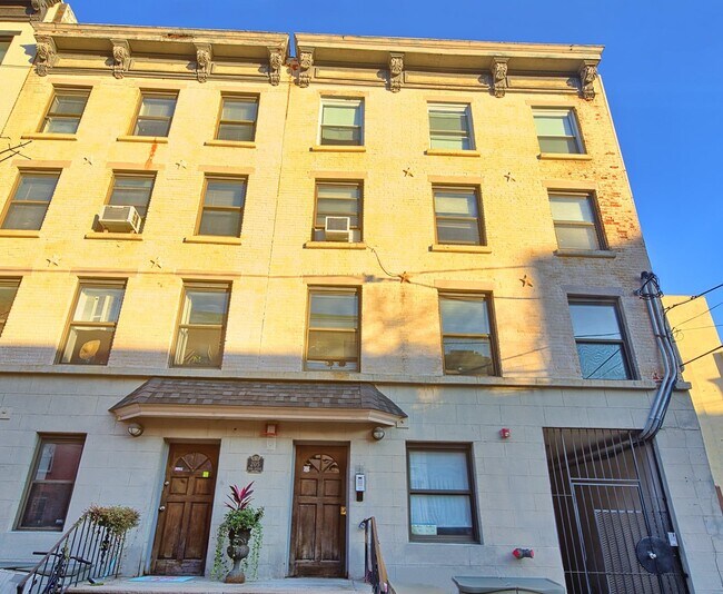 Building Photo - 205 Park Ave