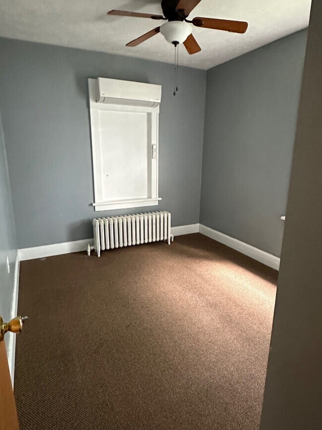 Building Photo - 1113 5th Ave