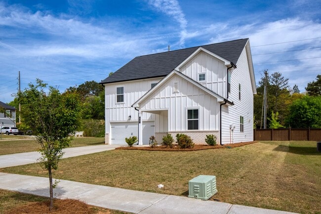 Building Photo - Minutes to Downtown Dawsonville, Rock Creek Park & More—Welcome Home