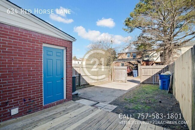 Building Photo - 634 Red Horse Ln