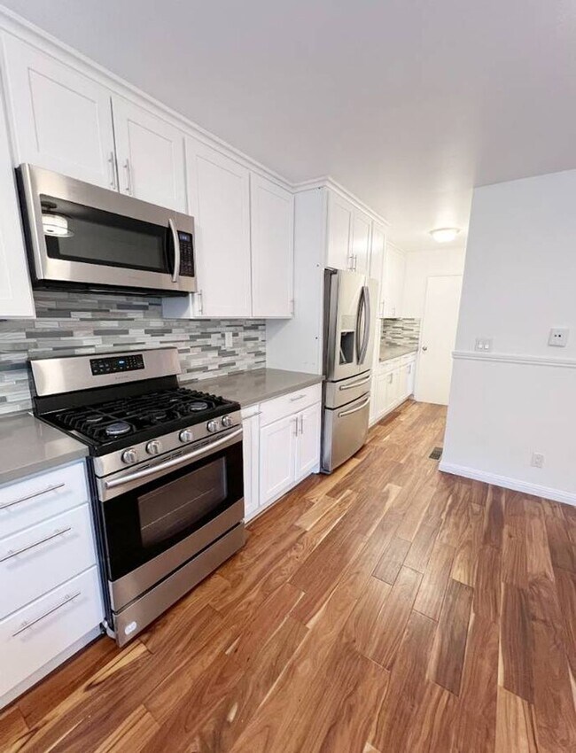 Building Photo - Virginia Hills-3 BR, 2.5 Bath Townhome wit...