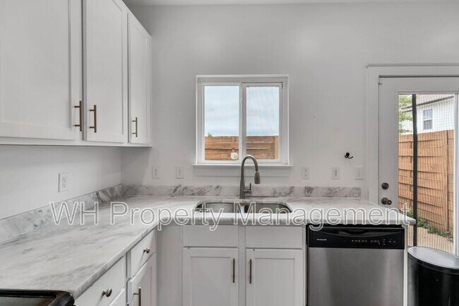 Building Photo - 1525 57th Ave N