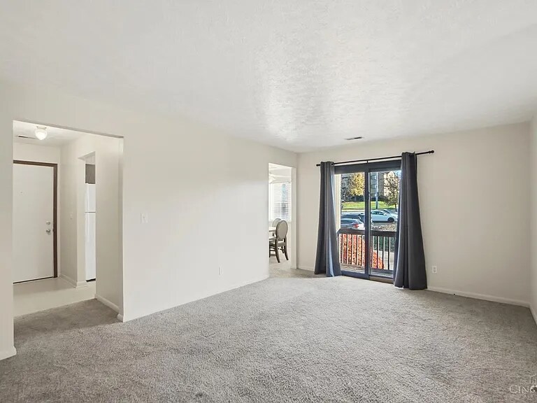 Building Photo - 2050 Woodtrail Dr