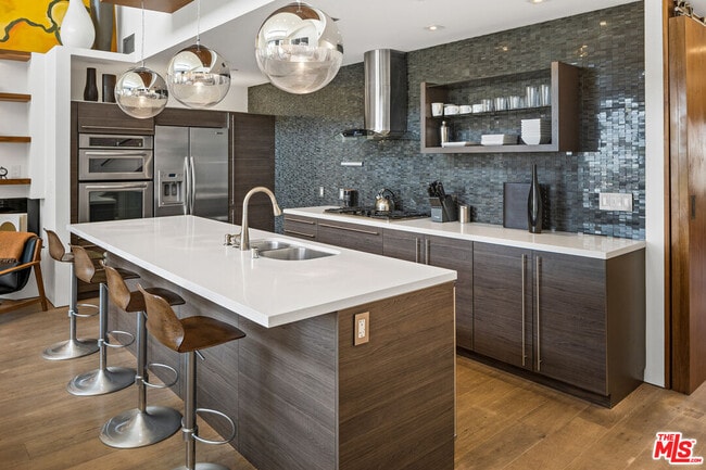 Building Photo - 1250 N Harper Ave