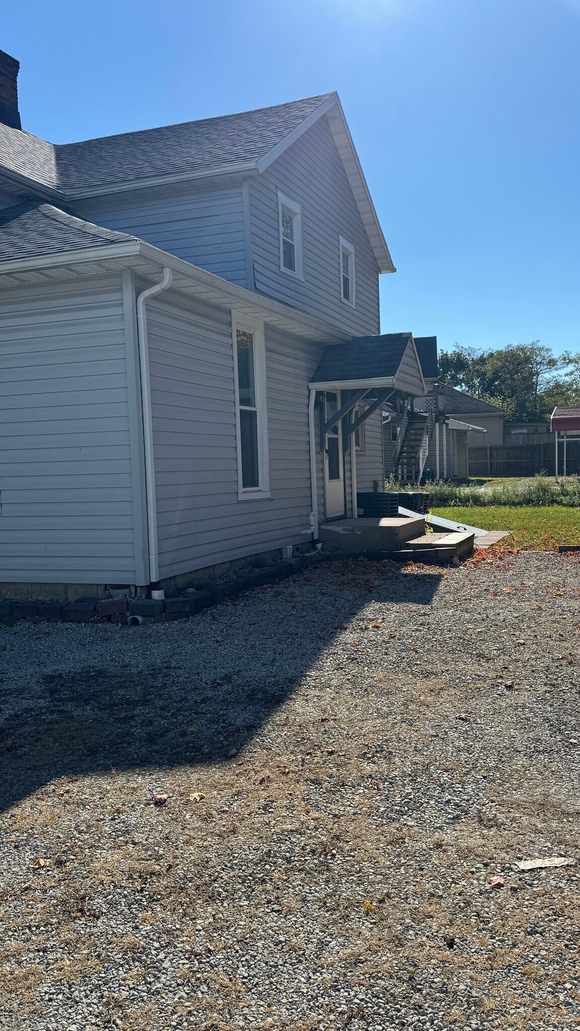 parking - 921 S 14th St