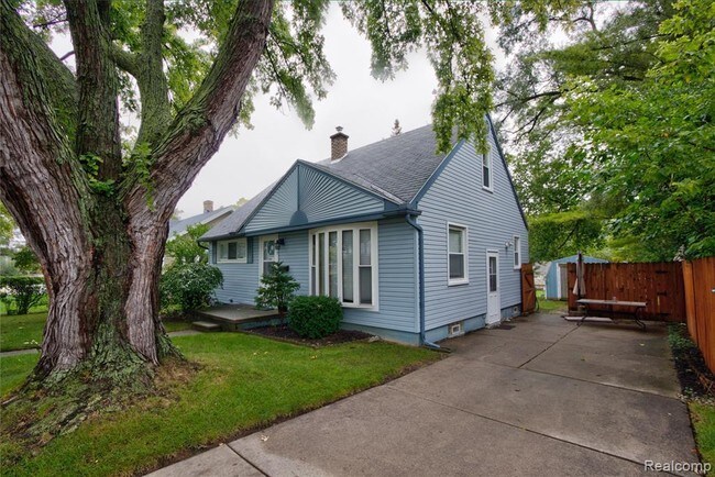 Building Photo - 249 S Chocolay Ave