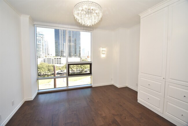 Building Photo - 5110 San Felipe St