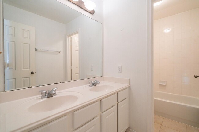 Building Photo - 8811 Sun Haven Ln