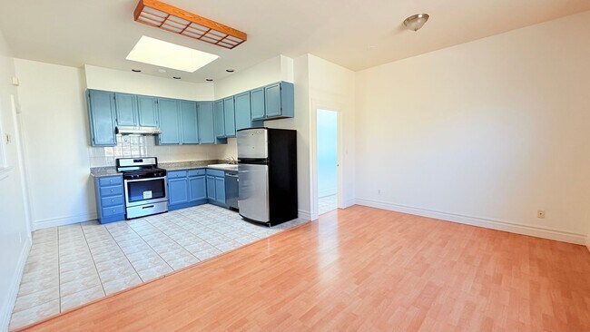 Building Photo - 932-934 Central Ave