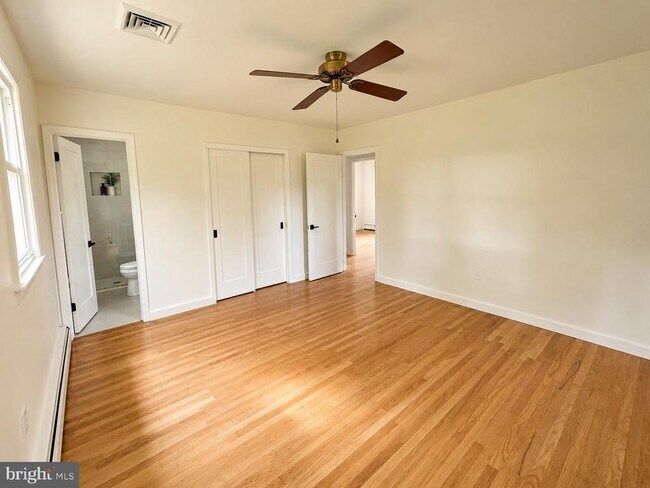 Building Photo - 800 Falcon Ln