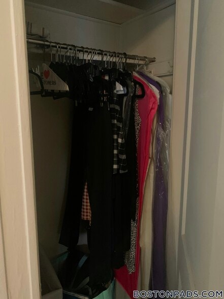 Building Photo - 137 Park Dr