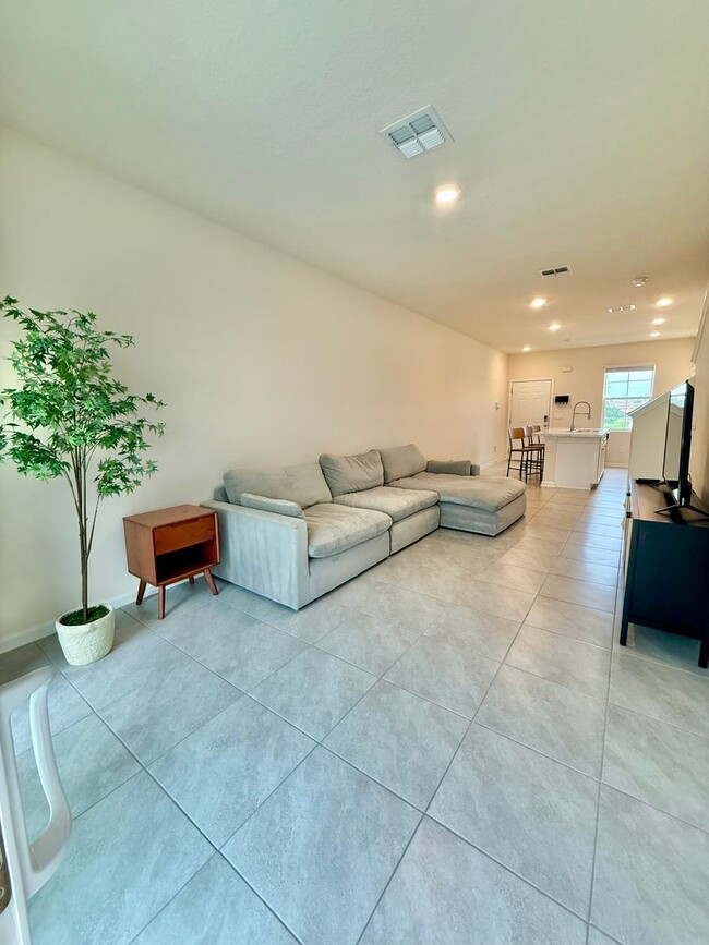 Building Photo - 2BR/3BA Townhome Sweet Townhome - Pet Frie...