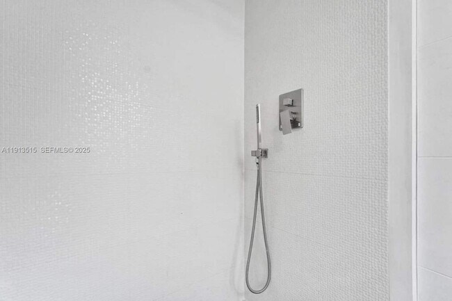 Building Photo - 1241 Hollywood Blvd