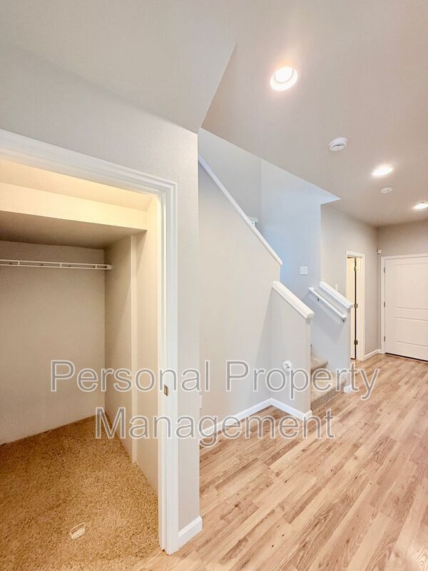 Building Photo - 2727 S White Salmon Dr