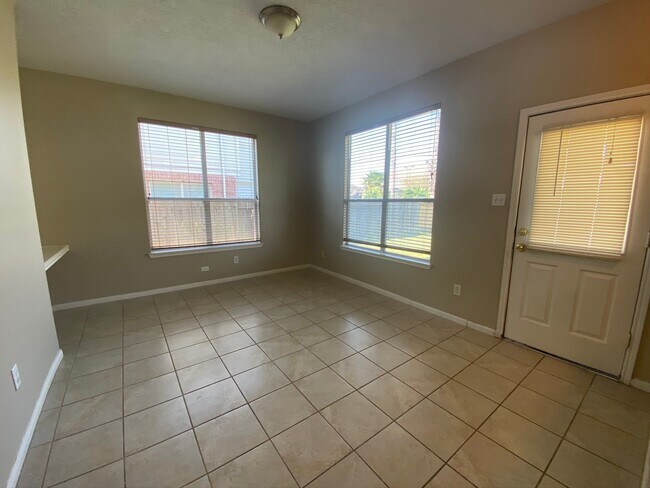 Building Photo - 907 Christopher Ln