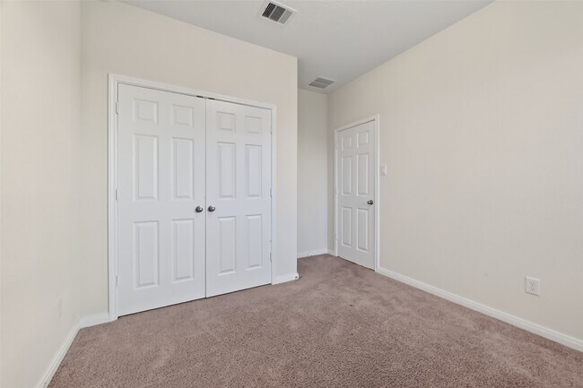 Building Photo - 5907 Osprey Dr