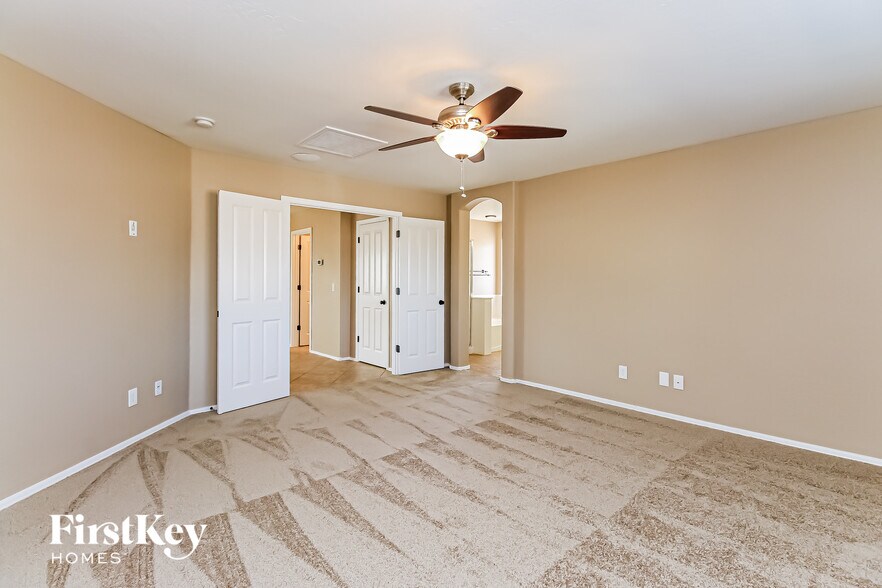 Building Photo - 2403 W Quick Draw Way