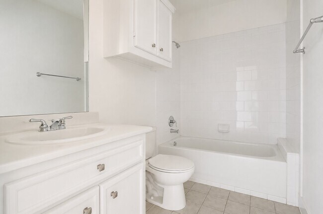 Building Photo - 1412 Castle Ct